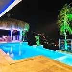Akbel 2 Bedroom Secluded With Private Pool Hot Tub