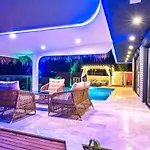 Akbel 2 Bedroom Secluded With Private Pool Hot Tub * كالكان