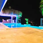 Akbel 2 Bedroom Secluded With Private Pool Hot Tub