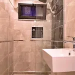 Akbel 2 Bedroom Secluded With Private Pool Hot Tub فيلة *
