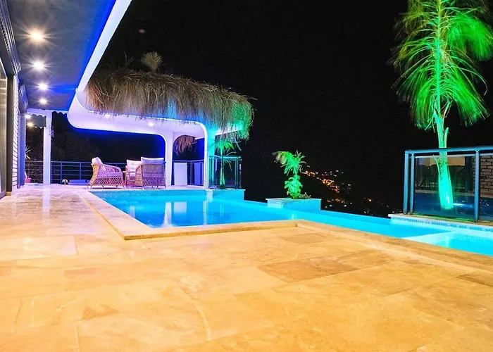 Akbel 2 Bedroom Secluded With Private Pool Hot Tub