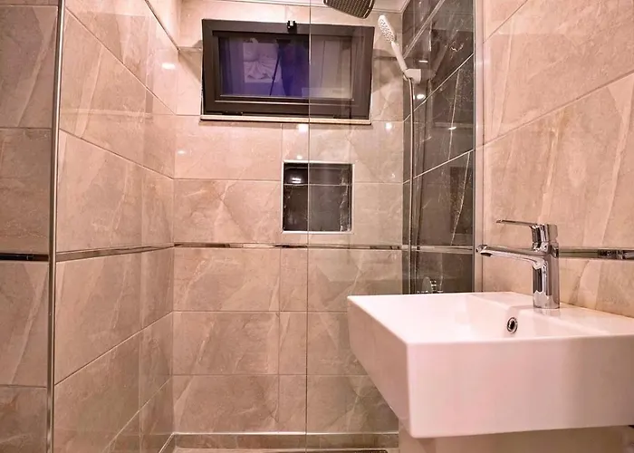 Akbel 2 Bedroom Secluded With Private Pool Hot Tub Villa *