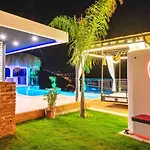 Akbel 2 Bedroom Secluded With Private Pool Hot Tub Вилла